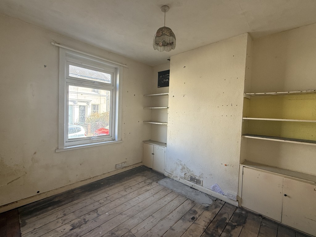 Lot: 108 - HOUSE CLOSE TO TOWN CENTRE IN NEED OF REFURBISHMENT - Living Room House in Need of Refurbishment